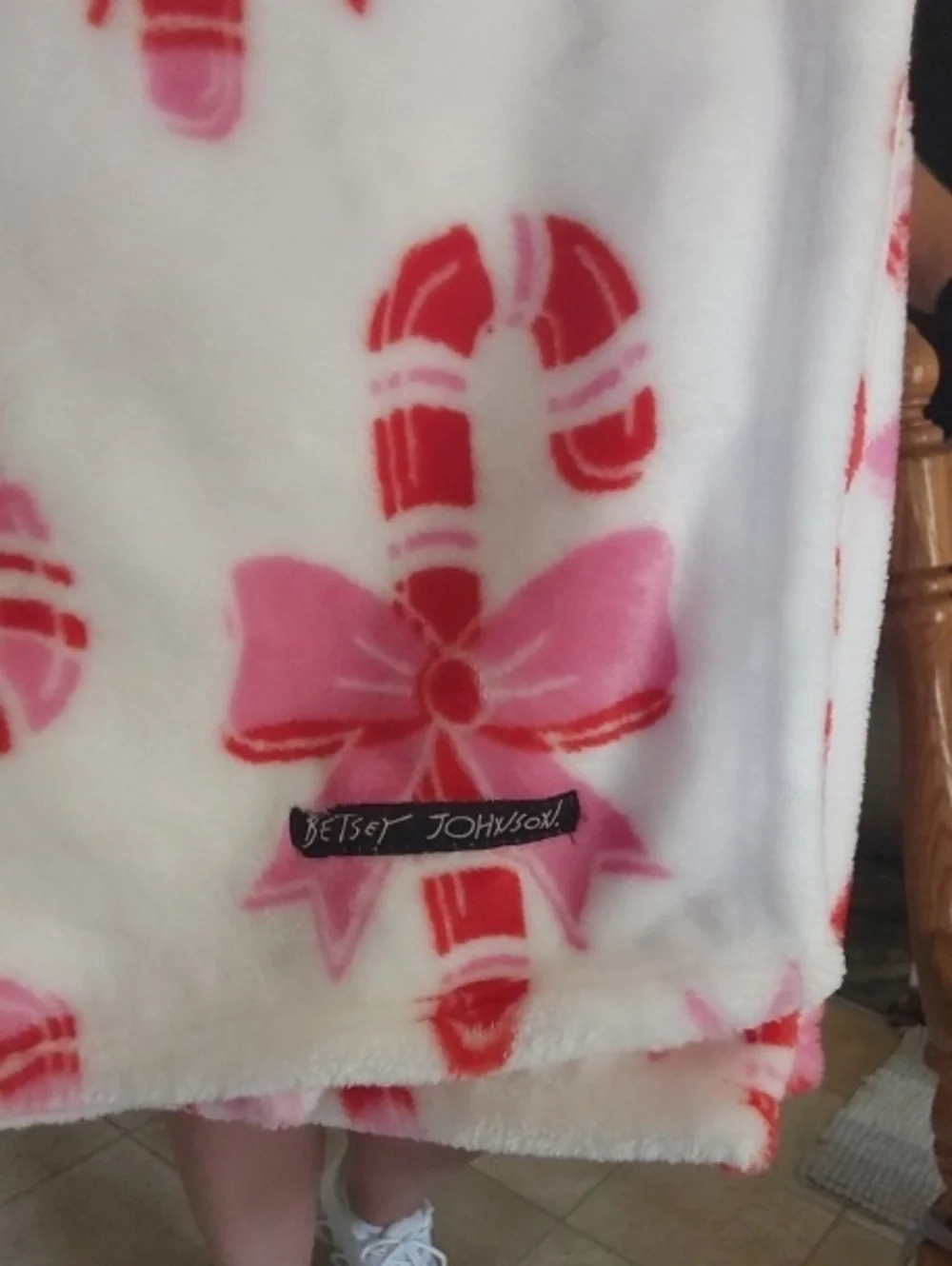 Betsey Johnson Candy Cane/Bow Print Ultrasoft plush throw 50×70in.